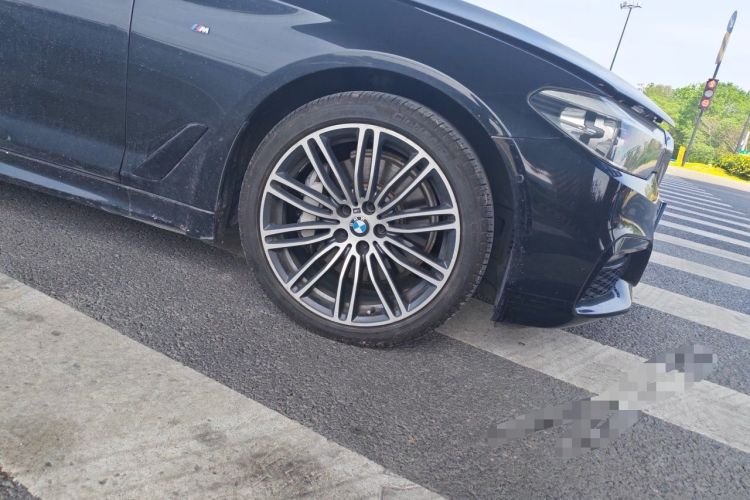 Used BMW 5 Series 2019 530Li Leading Model M Sport Package Right Front Wheel Hub