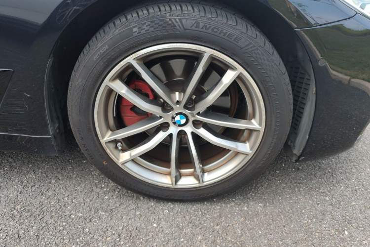 Used BMW 5 Series 2019 Restyled 525Li M Sport Package Right Front Wheel Hub