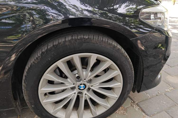 Used BMW 5 Series 2019 530Li Leading Model Luxury Package Right Front Wheel Hub