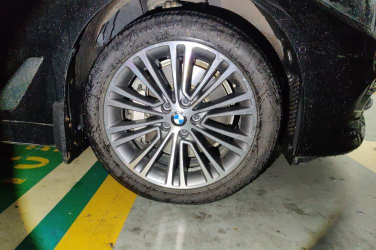 Used BMW 5 Series 2019 530Li Luxury Edition Premium Package Right Front Wheel Hub