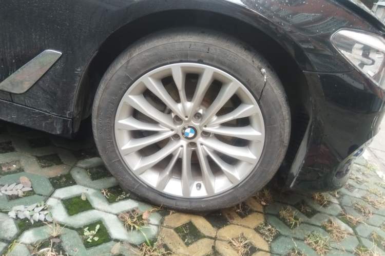 Used BMW 5 Series 2019 525Li Luxury Package Right Front Wheel Hub