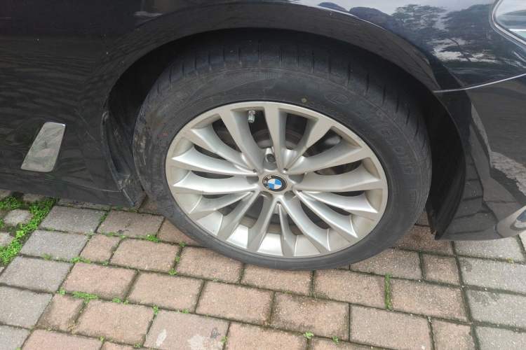 Used BMW 5 Series 2019 Facelifted 525Li Luxury Package Right Front Wheel Hub