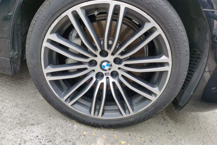 Used BMW 5 Series 2019 530Li Leading Model M Sport Package Right Front Wheel Hub