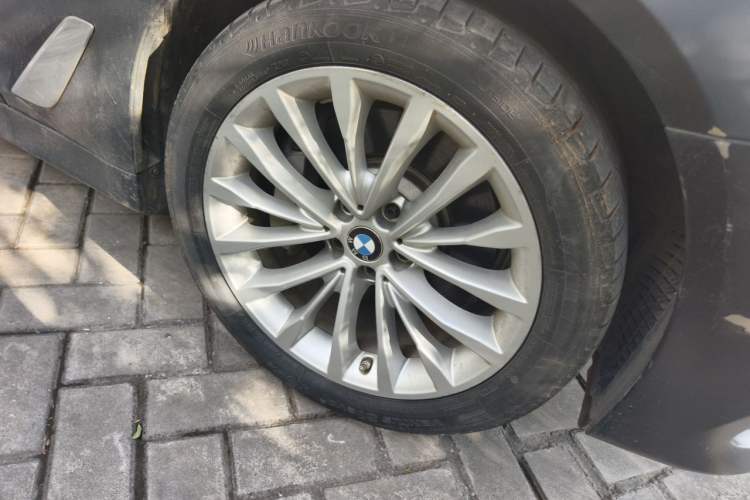 Used BMW 5 Series 2019 Facelifted 530Li Luxury Edition Premium Package Right Front Wheel Hub