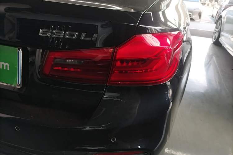 Used BMW 5 Series 2019 Facelifted 530Li Leading Edition M Sport Package Right Rear Taillight