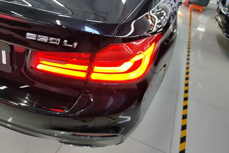 Used BMW 5 Series 2019 530Li Luxury Edition M Sport Package Right Rear Taillight