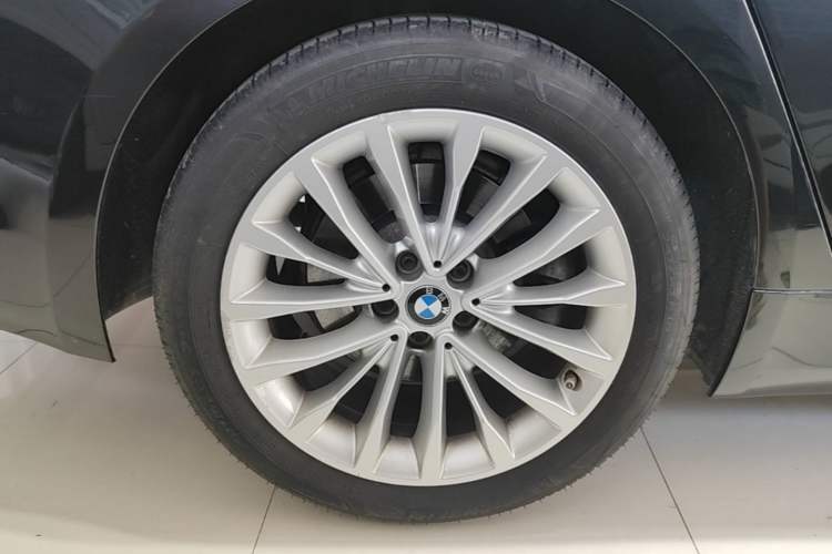 Used BMW 5 Series 2019 Facelifted 525Li Luxury Package Right Rear Wheel Hub