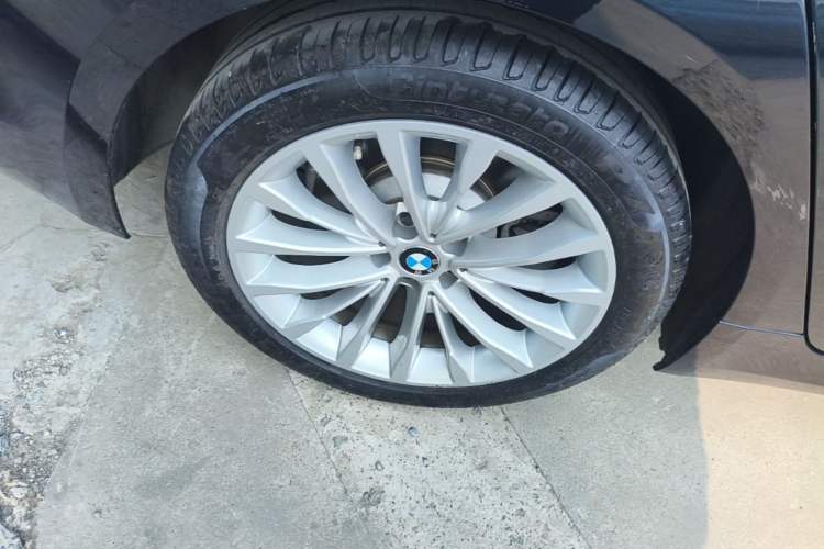 Used BMW 5 Series 2019 530Li Leading Model Luxury Package Right Rear Wheel Hub