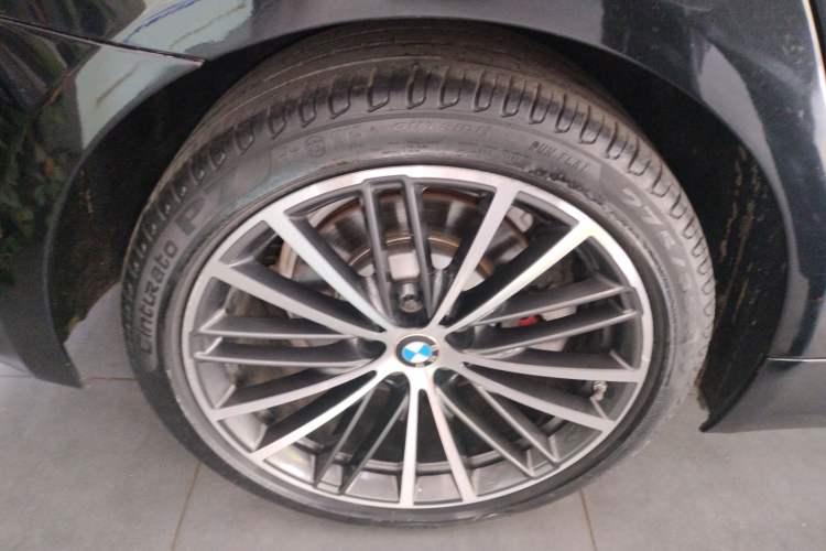 Used BMW 5 Series 2019 Facelifted 530Li Luxury Edition Premium Package Right Rear Wheel Hub