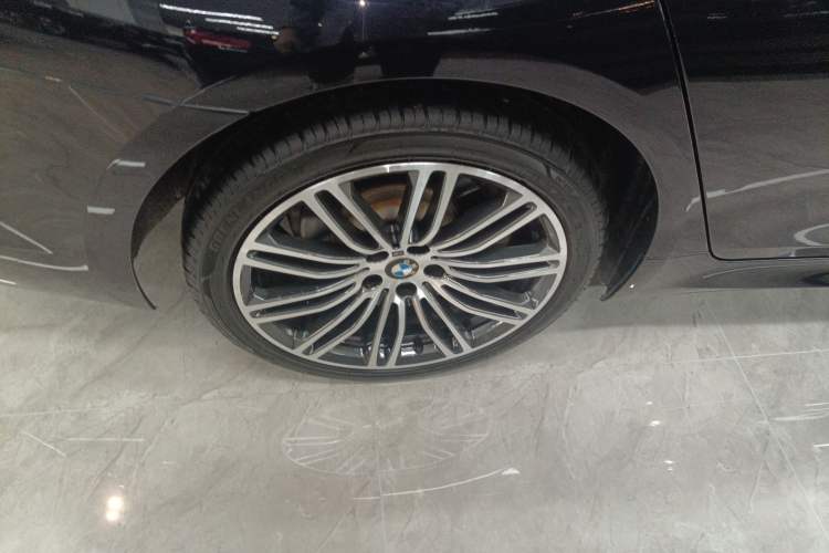 Used BMW 5 Series 2019 530Li Leading Model M Sport Package Right Rear Wheel Hub
