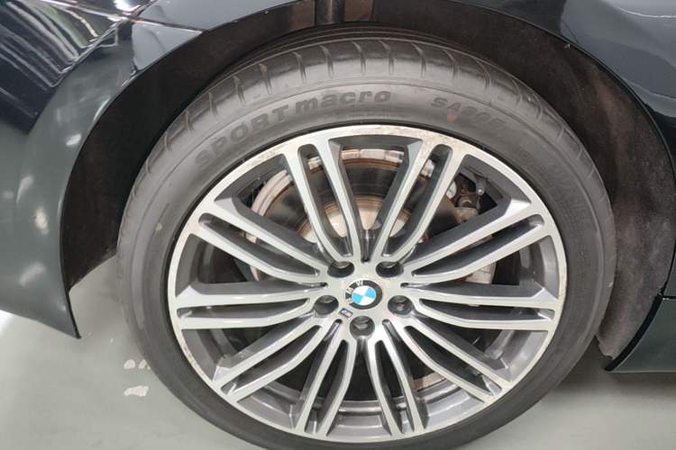 Used BMW 5 Series 2019 530Li Leading Model M Sport Package Right Rear Wheel Hub