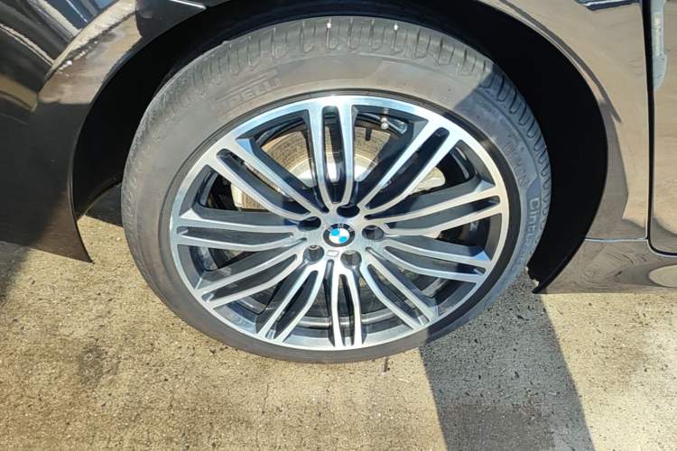 Used BMW 5 Series 2019 530Li Leading Model M Sport Package Right Rear Wheel Hub