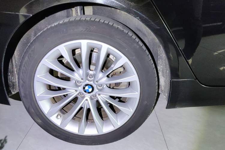 Used BMW 5 Series 2019 Facelifted 525Li Luxury Package Right Rear Wheel Hub