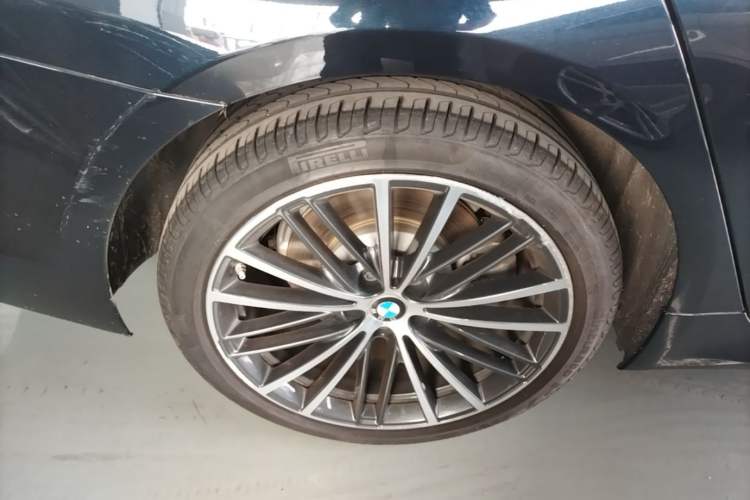 Used BMW 5 Series 2019 Facelifted 530Li Leading Edition M Sport Package Right Rear Wheel Hub