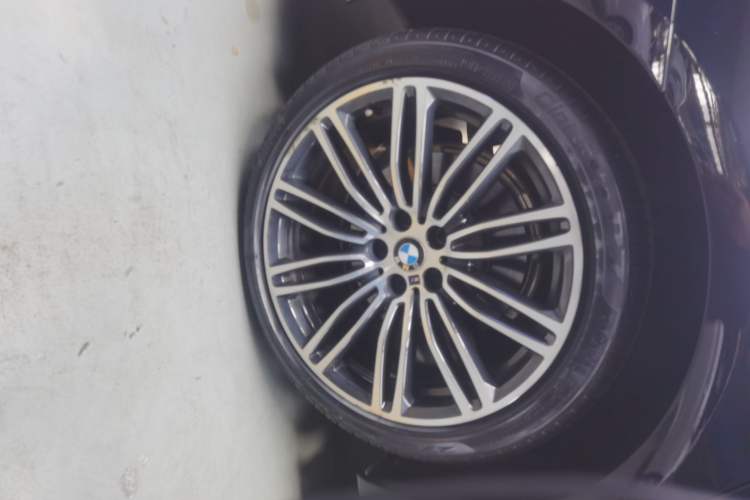 Used BMW 5 Series 2019 530Li Leading Model M Sport Package Right Rear Wheel Hub