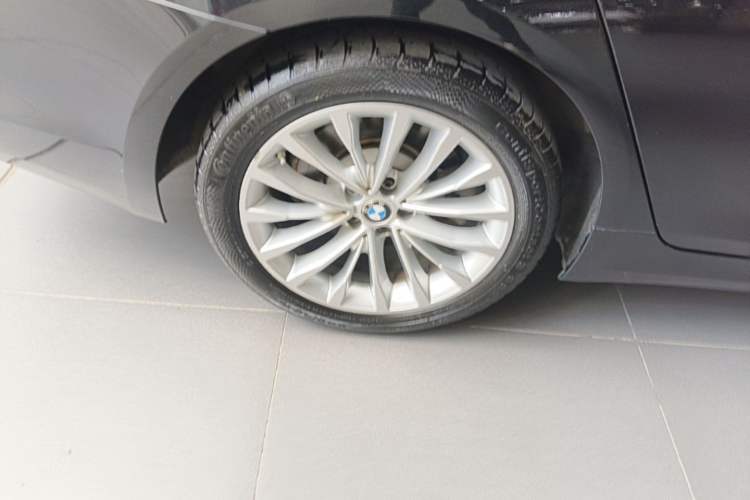 Used BMW 5 Series 2019 Facelifted 530Li Luxury Edition Premium Package Right Rear Wheel Hub