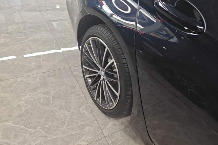 Used BMW 5 Series 2019 Facelifted 530Li Leading Edition M Sport Package Right Rear Wheel Hub