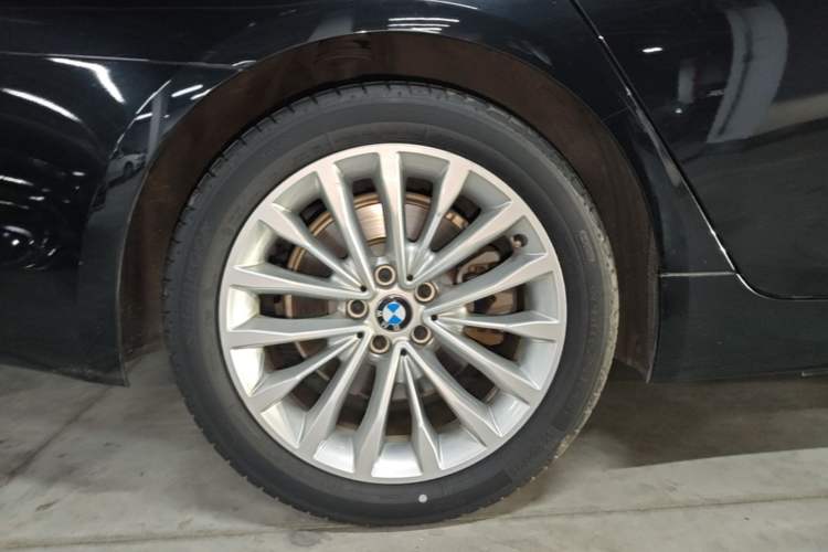 Used BMW 5 Series 2019 530Li xDrive Luxury Package Right Rear Wheel Hub