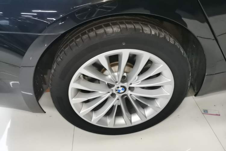 Used BMW 5 Series 2019 Facelifted 525Li Luxury Package Right Rear Wheel Hub