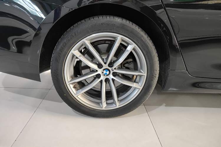 Used BMW 5 Series 2019 Restyled 525Li M Sport Package Right Rear Wheel Hub
