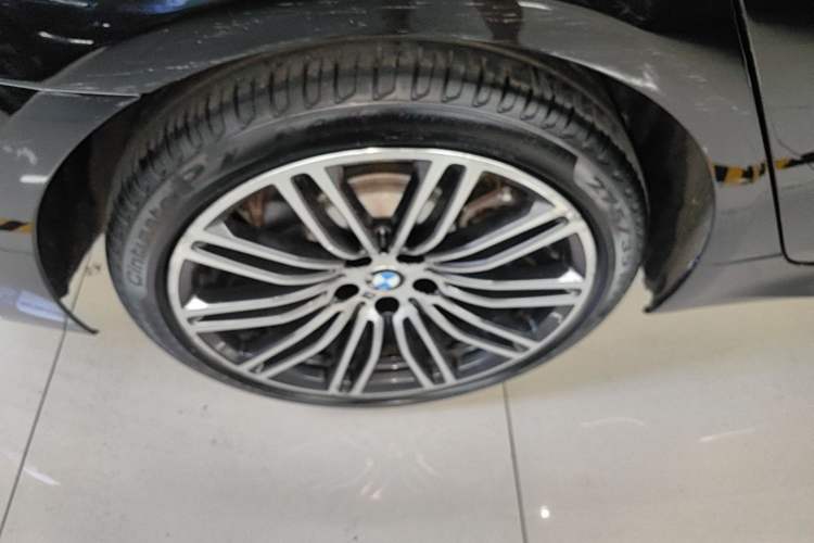 Used BMW 5 Series 2019 530Li Luxury Edition M Sport Package Right Rear Wheel Hub