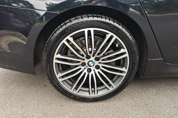 Used BMW 5 Series 2019 530Li Luxury Edition M Sport Package Right Rear Wheel Hub