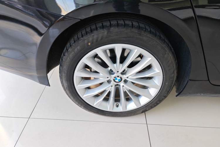 Used BMW 5 Series 2019 Facelifted 530Li Leading Edition Luxury Package Right Rear Wheel Hub