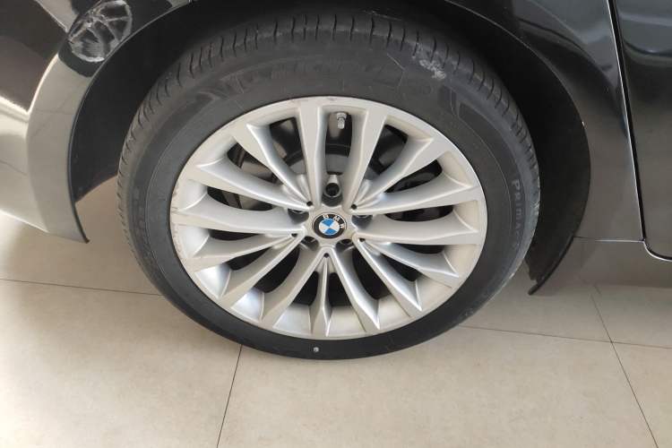 Used BMW 5 Series 2019 Facelifted 530Li Leading Edition Luxury Package Right Rear Wheel Hub