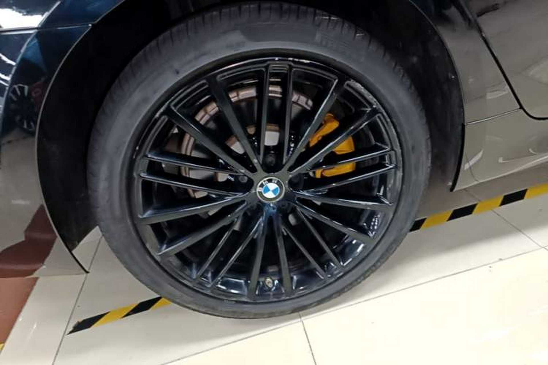 Used BMW 5 Series 2019 Facelifted 530Li Leading Edition M Sport Package Right Rear Wheel Hub