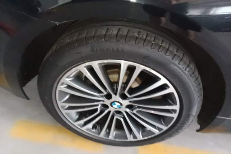 Used BMW 5 Series 2019 530Li Luxury Edition Premium Package Right Rear Wheel Hub