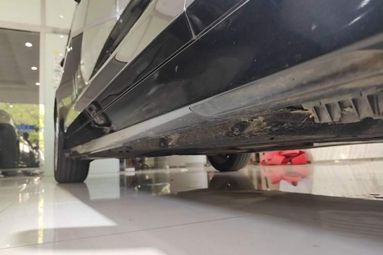 Used BMW 5 Series 2019 Facelifted 525Li Luxury Package Right Side Sill