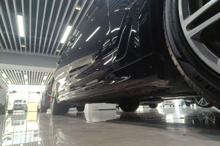 Used BMW 5 Series 2019 530Li Leading Model M Sport Package Right Side Sill