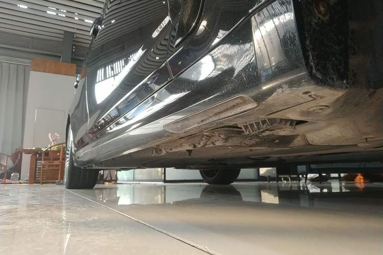 Used BMW 5 Series 2019 530Li Leading Model M Sport Package Right Side Sill