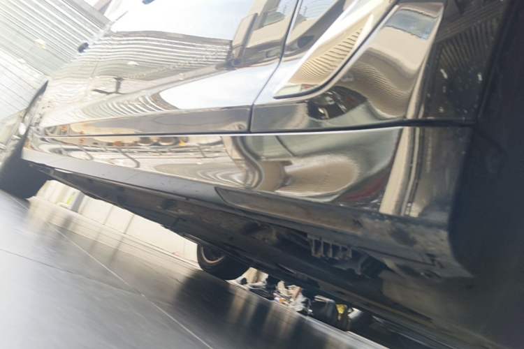 Used BMW 5 Series 2019 Facelifted 530Li Luxury Edition Premium Package Right Side Sill