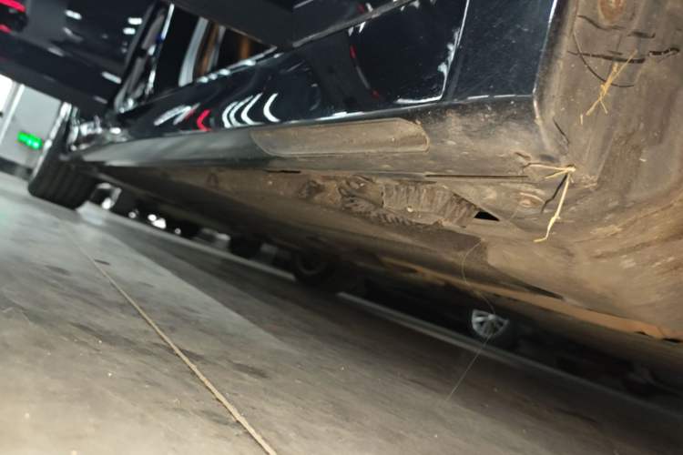 Used BMW 5 Series 2019 530Li xDrive Luxury Package Right Side Sill