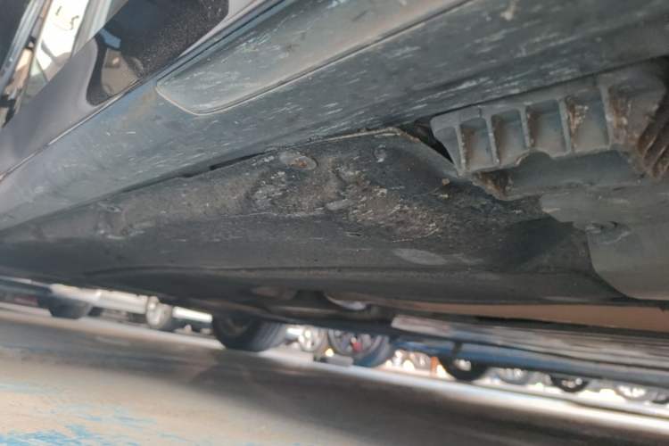 Used BMW 5 Series 2019 530Li Leading Model Luxury Package Right Side Sill