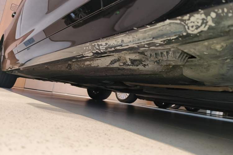 Used BMW 5 Series 2019 530Li Leading Model Luxury Package Right Side Sill