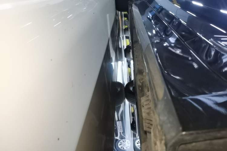Used BMW 5 Series 2019 Facelifted 525Li Luxury Package Right Side Sill