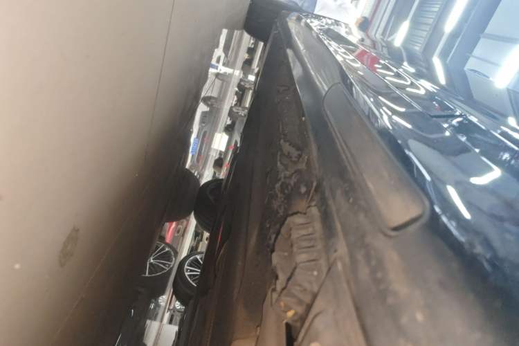 Used BMW 5 Series 2019 530Li Leading Model M Sport Package Right Side Sill