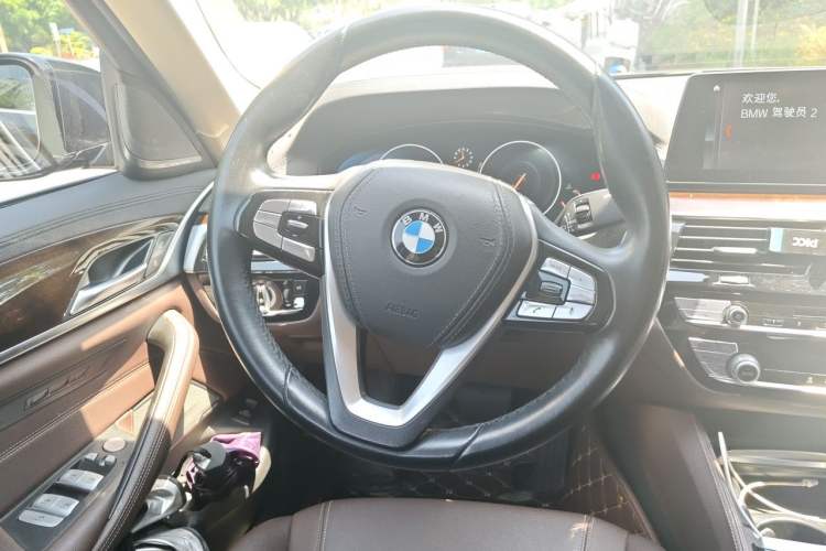 Used BMW 5 Series 2019 525Li Luxury Package Steering Wheel