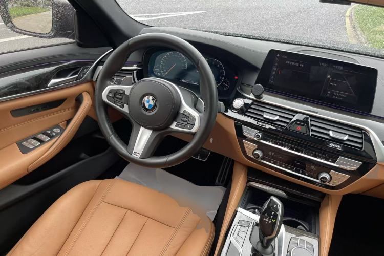 Used BMW 5 Series 2019 530Li Leading Model M Sport Package Steering Wheel