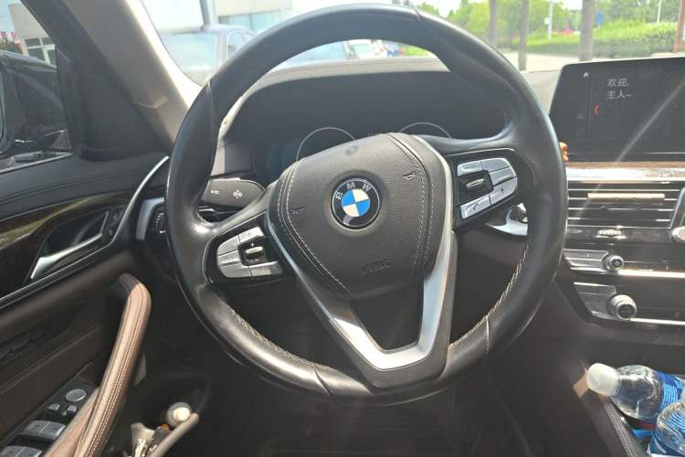 Used BMW 5 Series 2019 525Li Luxury Package Steering Wheel
