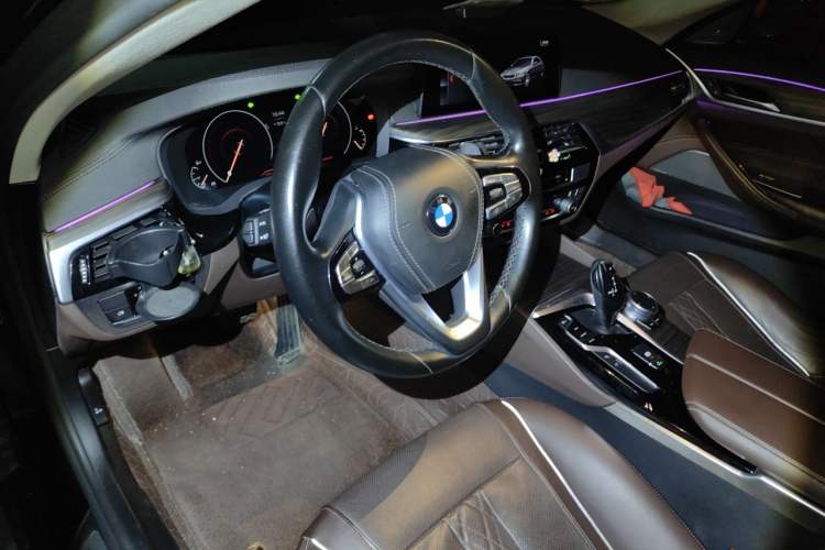 Used BMW 5 Series 2019 Facelifted 530Li Luxury Edition Premium Package Steering Wheel