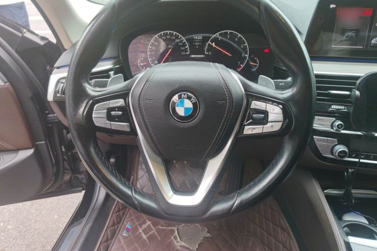 Used BMW 5 Series 2019 530Li xDrive Luxury Package Steering Wheel