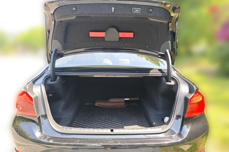 Used BMW 5 Series 2019 525Li Luxury Package Trunk