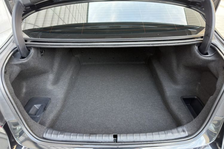 Used BMW 5 Series 2019 Facelifted 530Li Leading Edition M Sport Package Trunk