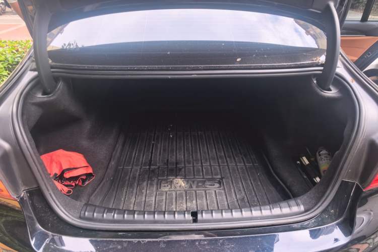 Used BMW 5 Series 2019 530Li Leading Model M Sport Package Trunk
