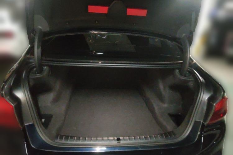 Used BMW 5 Series 2019 525Li M Sport Package Trunk