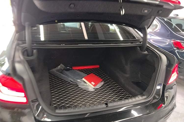 Used BMW 5 Series 2019 530Li Leading Model M Sport Package Trunk