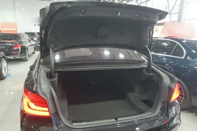 Used BMW 5 Series 2019 Facelifted 530Li Leading Edition M Sport Package Trunk